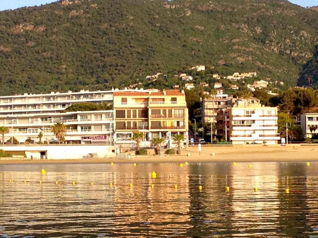 Hotel Les Alizes Cavalaire-sur-Mer Eksteriør billede