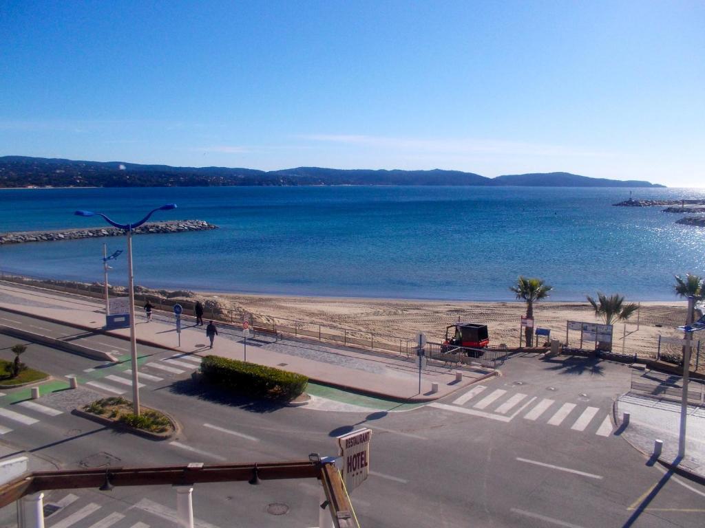 Hotel Les Alizes Cavalaire-sur-Mer Eksteriør billede