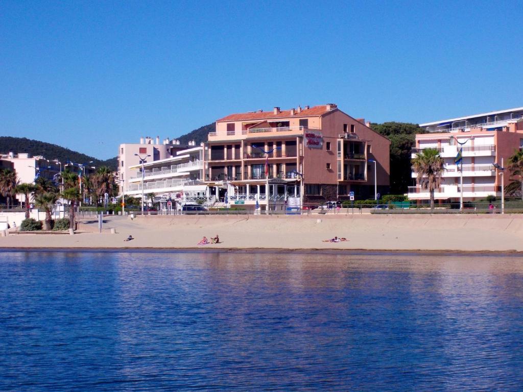 Hotel Les Alizes Cavalaire-sur-Mer Eksteriør billede